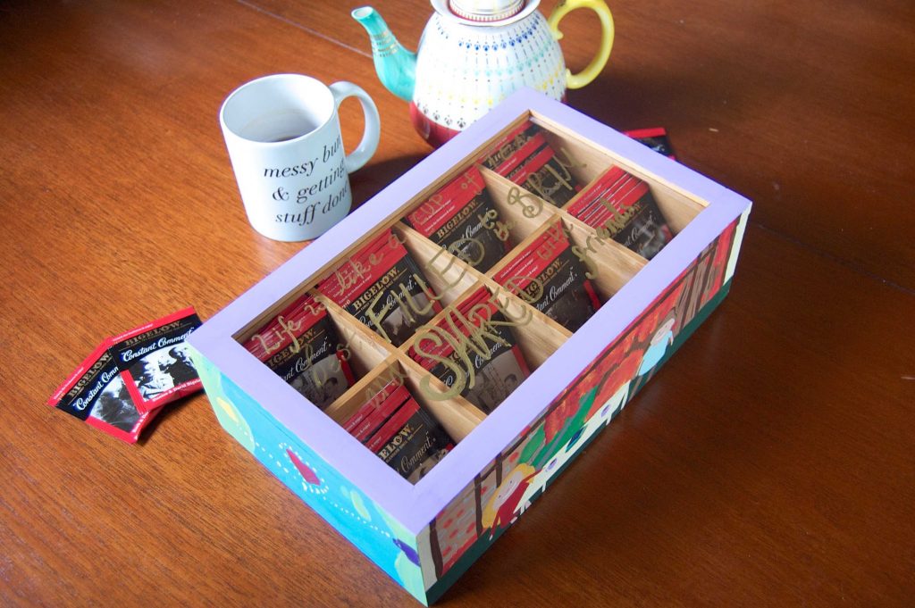 Check out this tutorial for an adorable hand-painted tea chest! These make adorable gifts for friends and family! #MeAndMyTea #ad