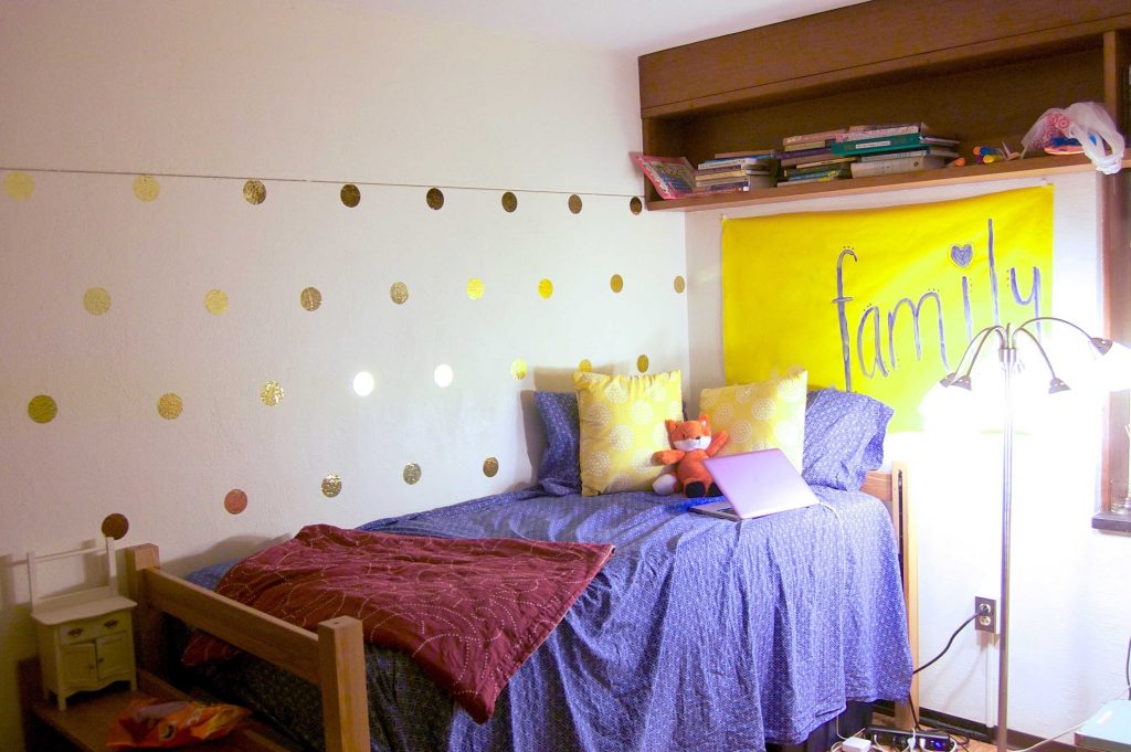 Sara Laughed's senior dorm room!