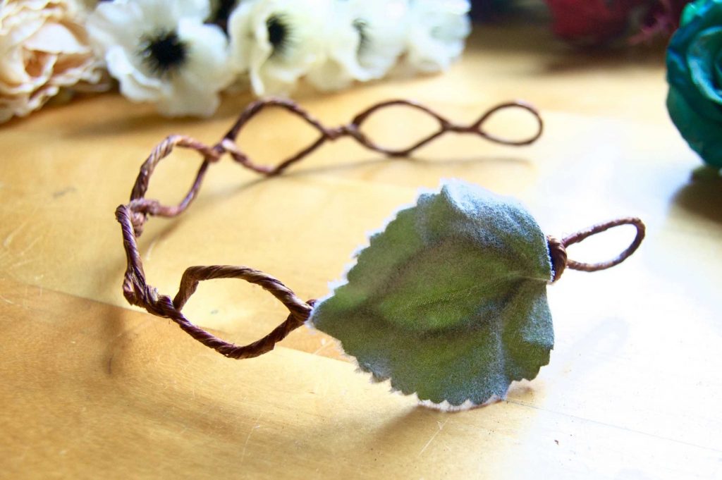 Flower crown DIY tutorial: make your own beautiful flower crowns, with tutorial and tips by an Etsy pro!